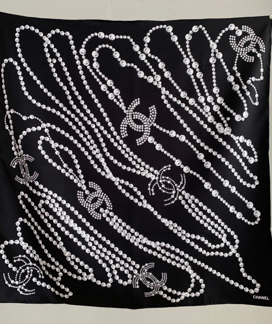 Black and white C silk headscarf 88.5x88.5cm preorder