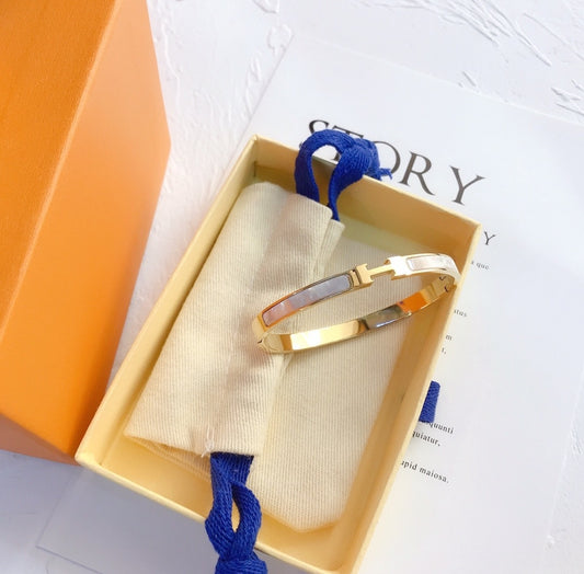 H thin bangle