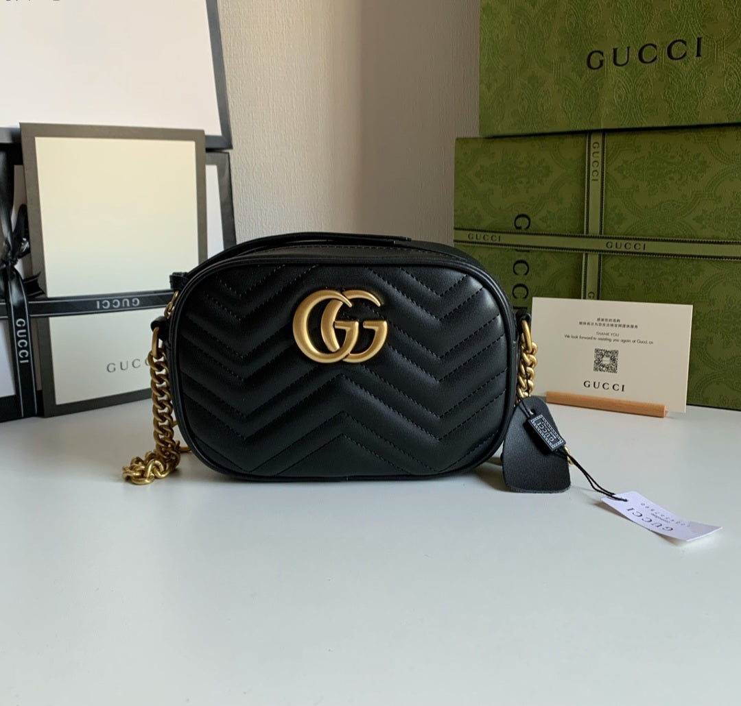 Mini G Bag zipper closure