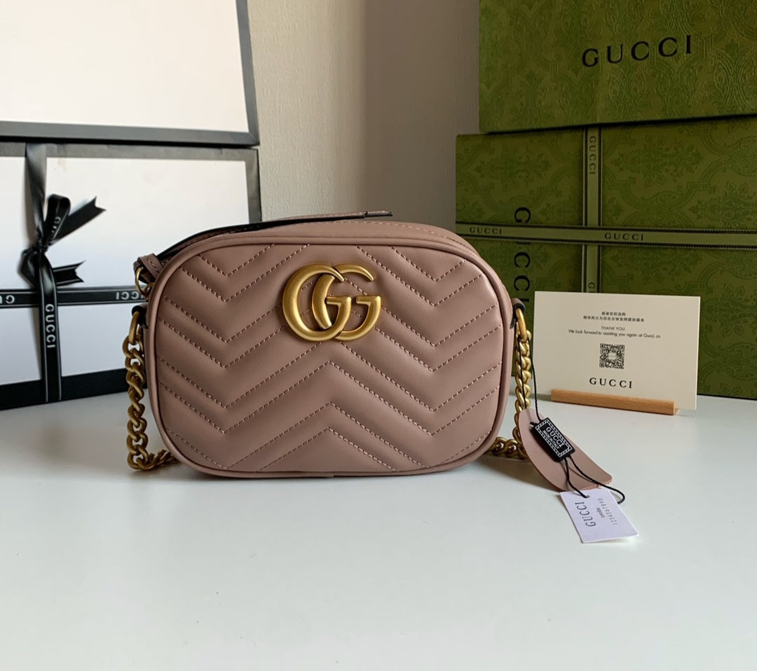 Mini G Bag zipper closure